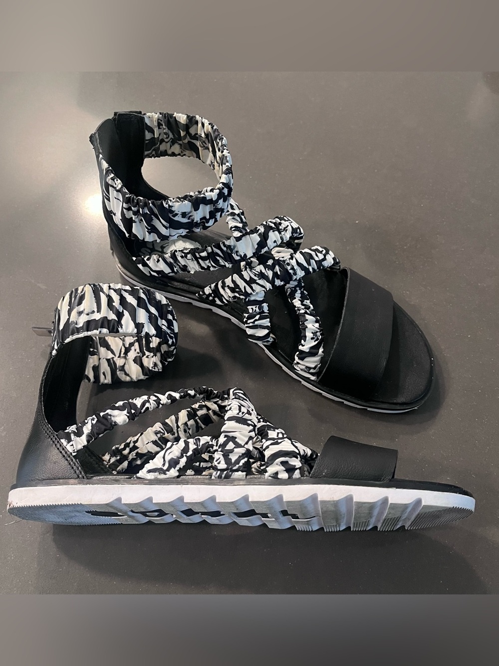 Sorel Ella II Ankle Strap Sandals Women's Size‎ 8 Black White Zebra Strappy